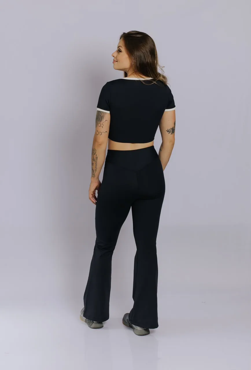 Legging Essence Flare costas